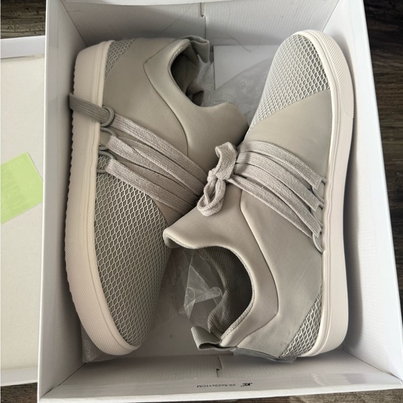 Steve Madden Gray Sneakers - Picture 2 of 9